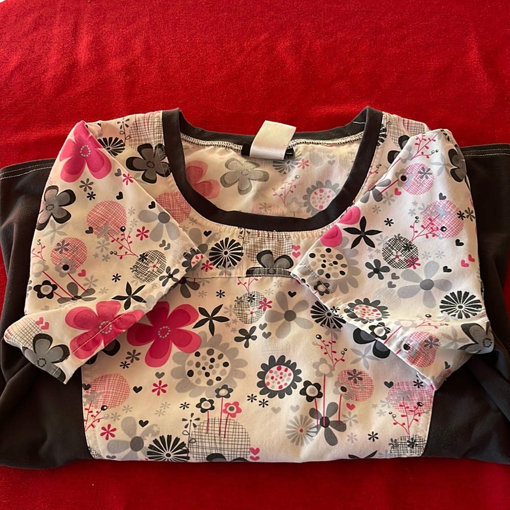 Cherokee Scrub Top